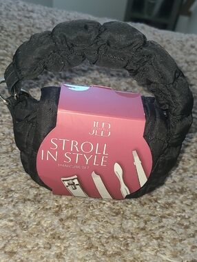 Stroll In Style Manicure Set - Black